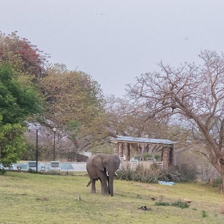 Musungwa Safari Lodge Shanjungu Екстериор снимка